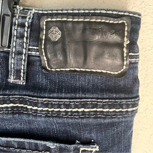 Silver Jeans Indigo Cropped Women's Jeans - Picture 4 of 8